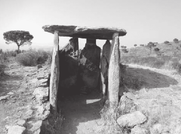 Фото. Дольмен «Дажьбога и Дажьбы», Dolmen de Vinyes Mortes I.